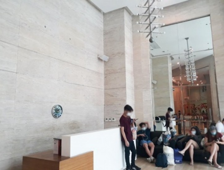 lobby-edsa-1-edited_1257398505